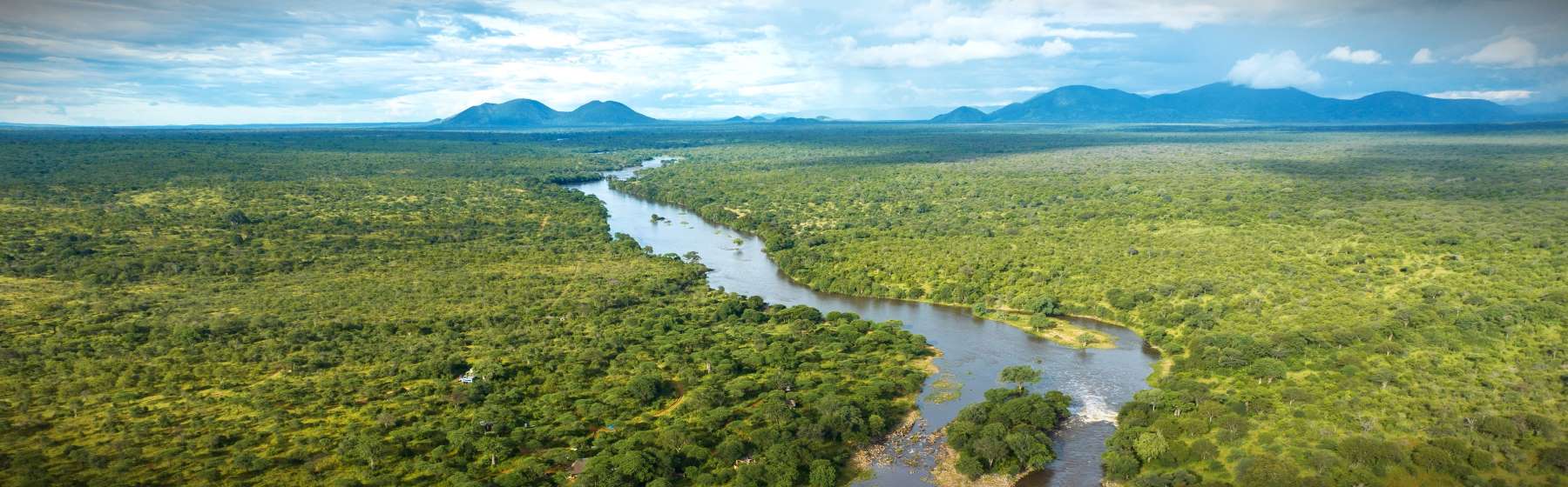 Nyerere Nationalpark von oben mit langem Panorama