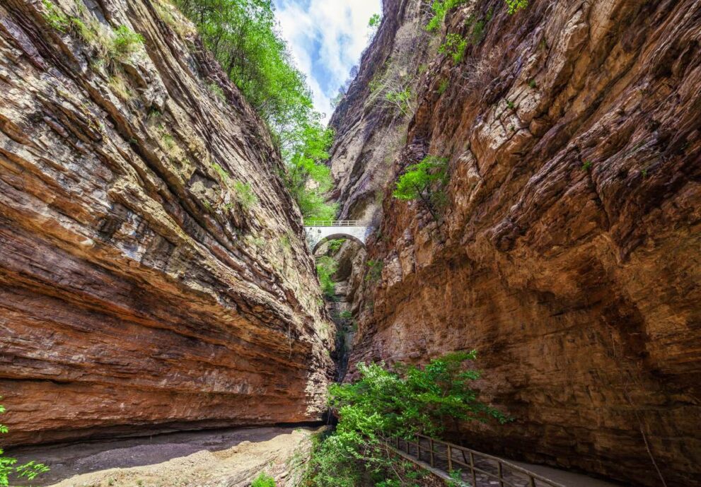 Wanderweg in der Schlucht im Hells Gate Nationalpark