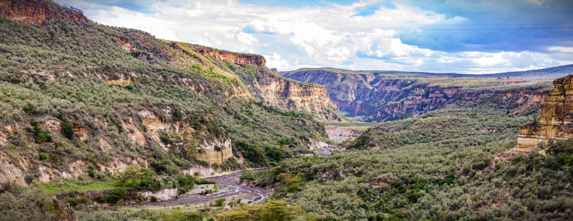 Landschaft mit Canyon im Hell's Gate Nationalpark