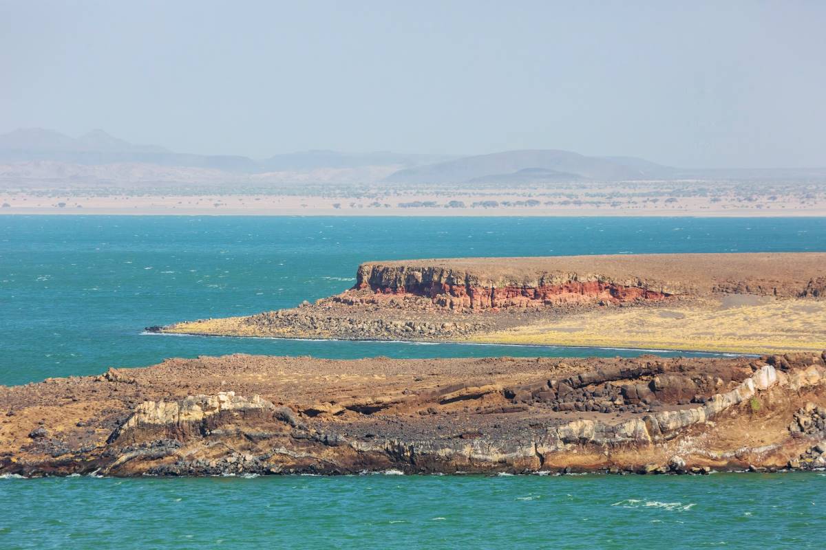 Küste am Lake Turkana in Kenia