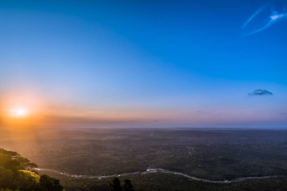 Luftaufnahme mit weitem Panorama im Shimba Hills Nationalreservat