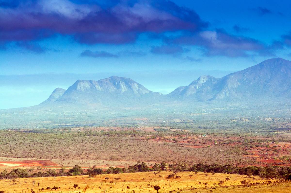 Panorama mit den Taita Hills im Hintergrund