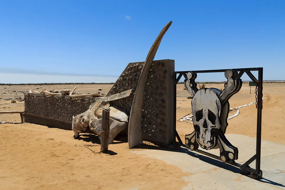 Totenkopf-Symbol im Skeleton Coast Nationalpark.