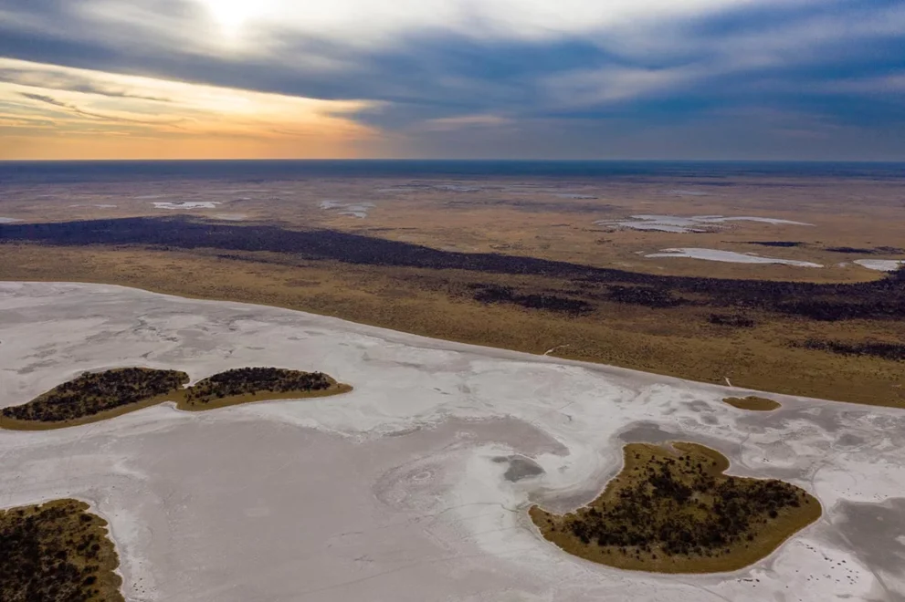 Salzpfanne im Nxai-Pan Nationalpark.
