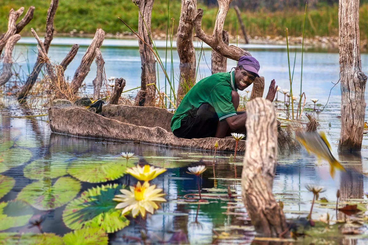 Traditionelles Boot im Okavango Delta.