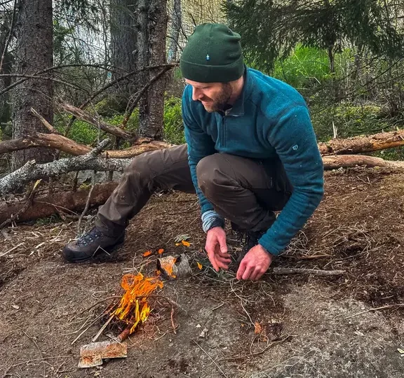 Feuermachen Bushcrafting in Schweden