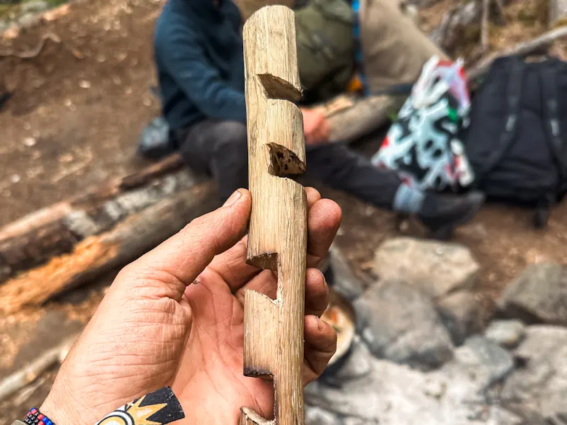 Bushcraftlektion Holzhaken in Schweden