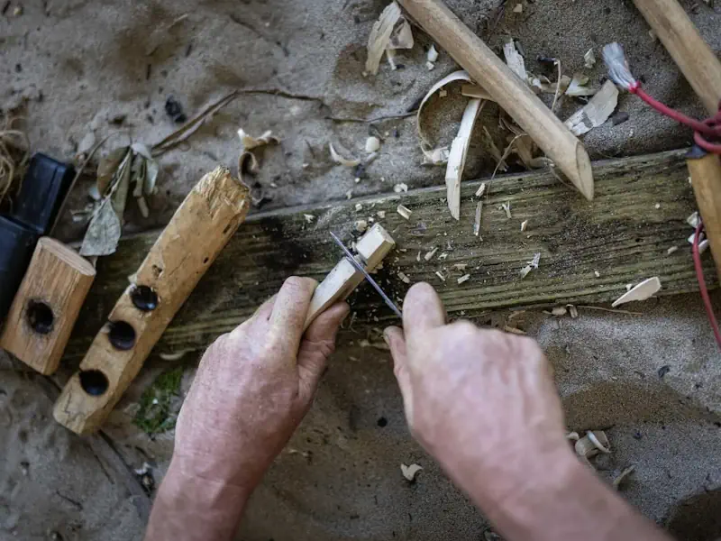 Bushcraft Werkzeuge schnitzen
