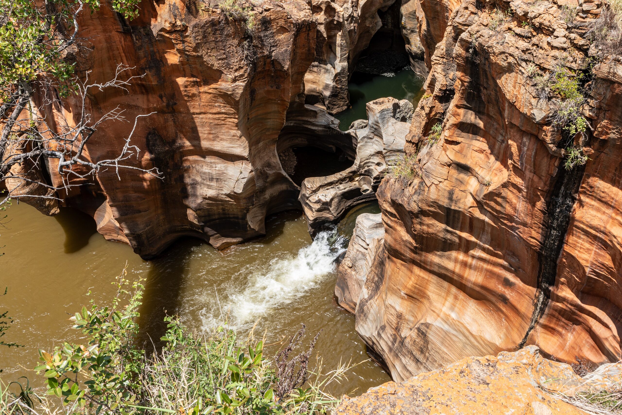 Ausgewaschene Felsen und Strudellöcher der Bourke’s Luck Potholes im Blyde River Canyon an der Panorama-Route