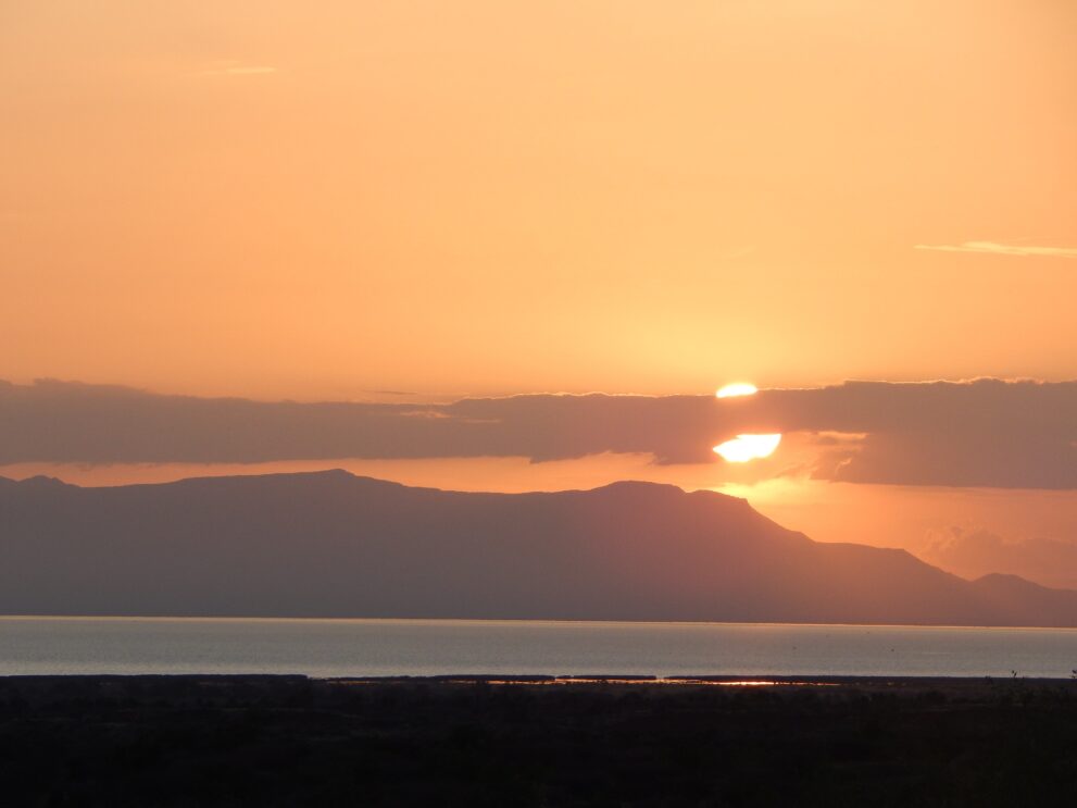 Sonnenuntergang über dem Turkana-See, gesehen vom Ostufer bei Koobi Fora im Sibiloi-Nationalpark